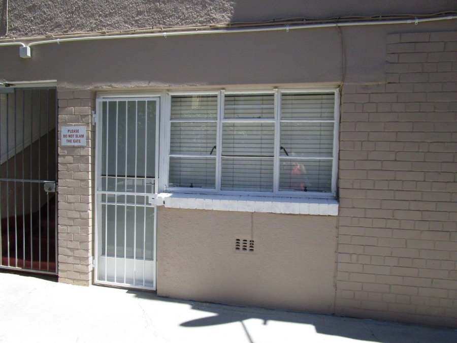 To Let 1 Bedroom Property for Rent in Vredehoek Western Cape